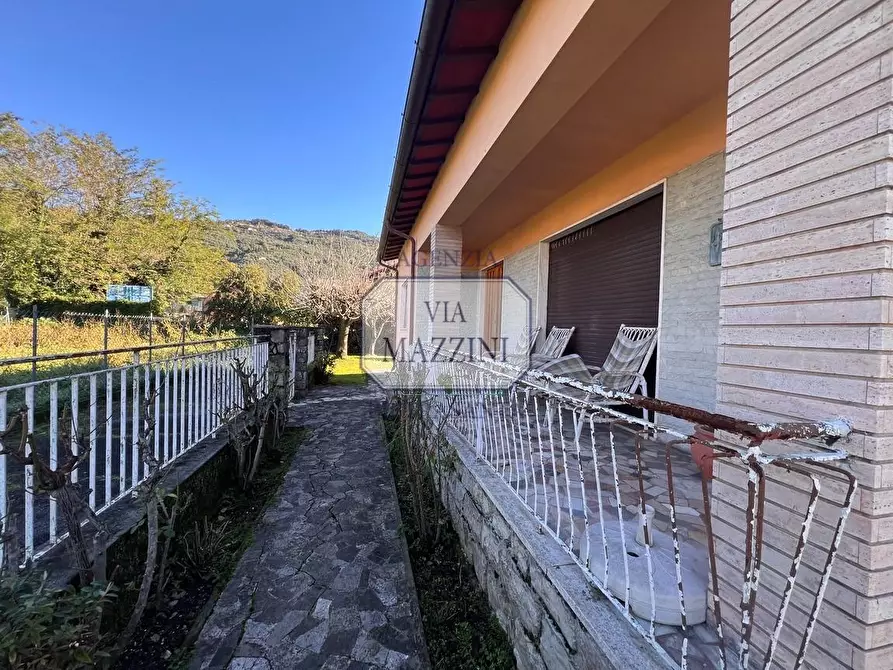 Immagine 9 di Villa in vendita  a Pietrasanta