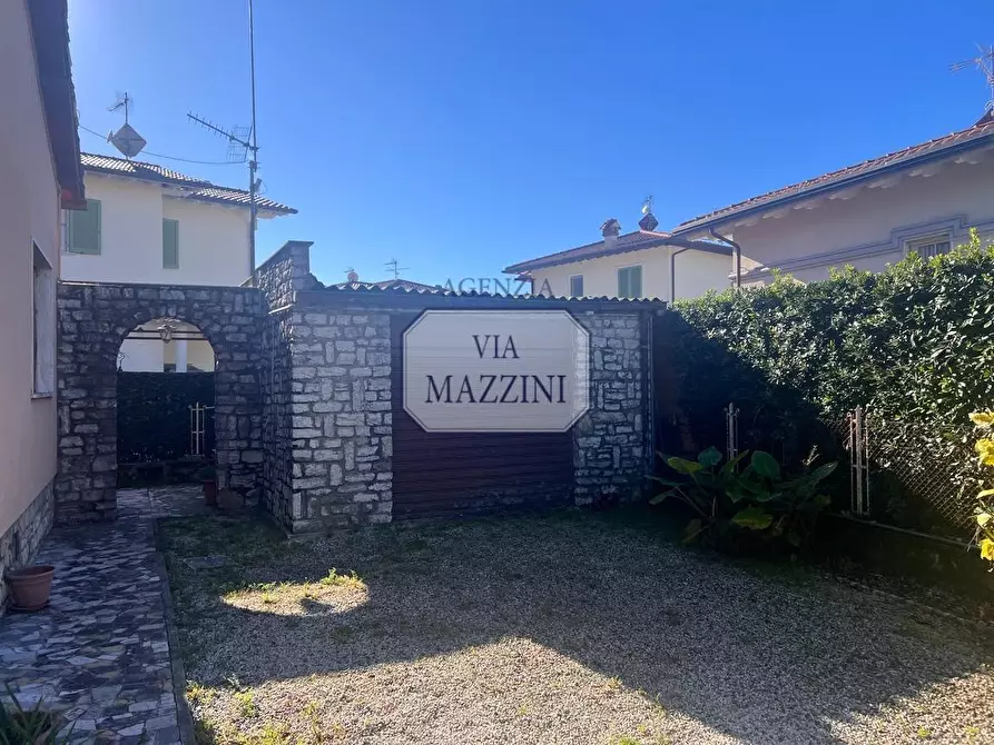 Immagine 10 di Villa in vendita  a Pietrasanta