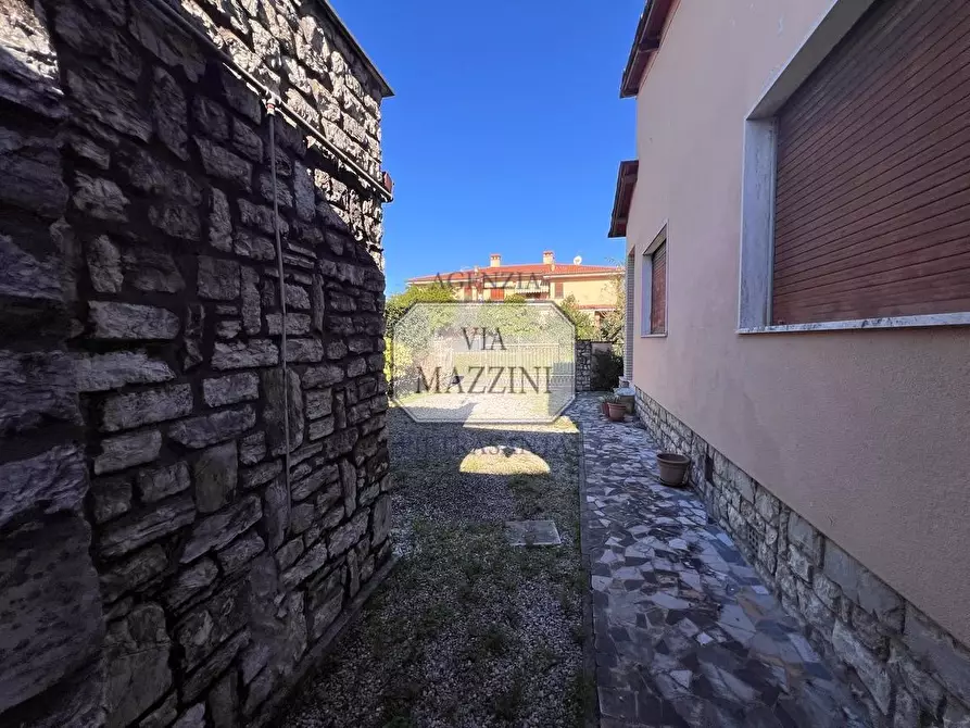 Immagine 12 di Villa in vendita  a Pietrasanta