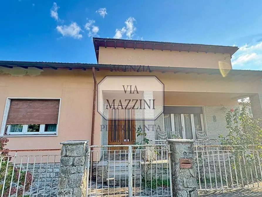 Immagine 3 di Villa in vendita  a Pietrasanta