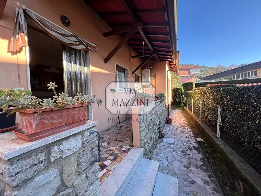 Immagine 18 di Villa in vendita  a Pietrasanta