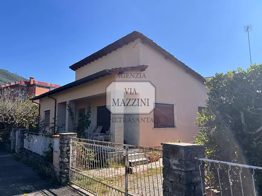 Immagine 8 di Villa in vendita  a Pietrasanta