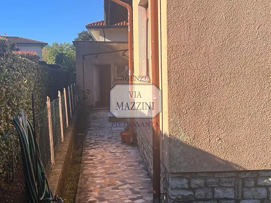 Immagine 17 di Villa in vendita  a Pietrasanta