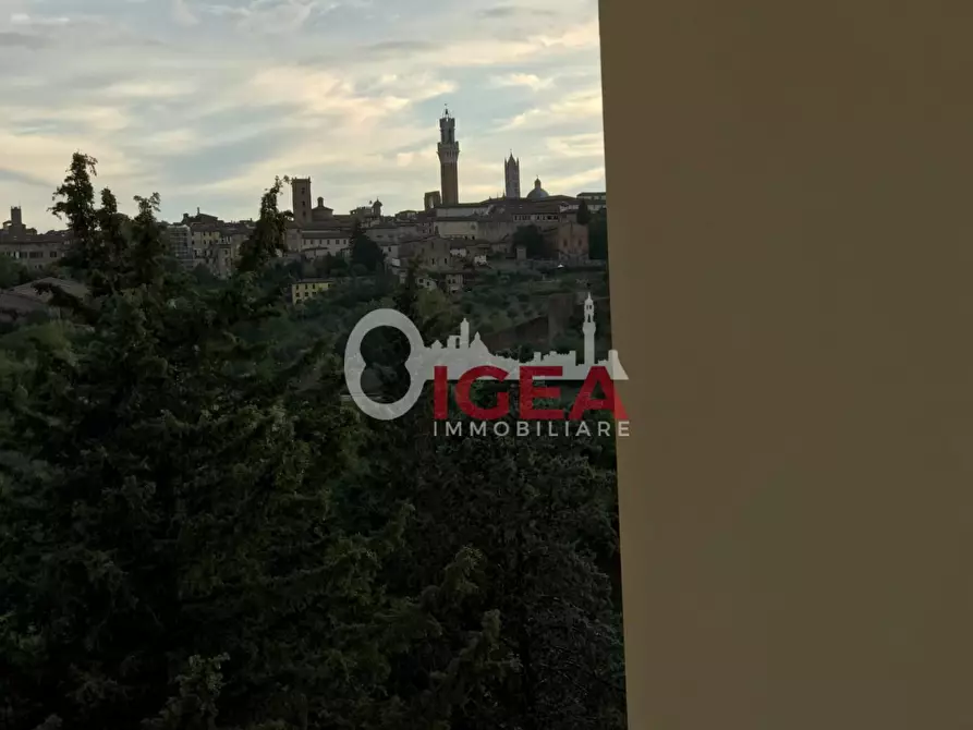 Immagine 9 di Appartamento in vendita  a Siena