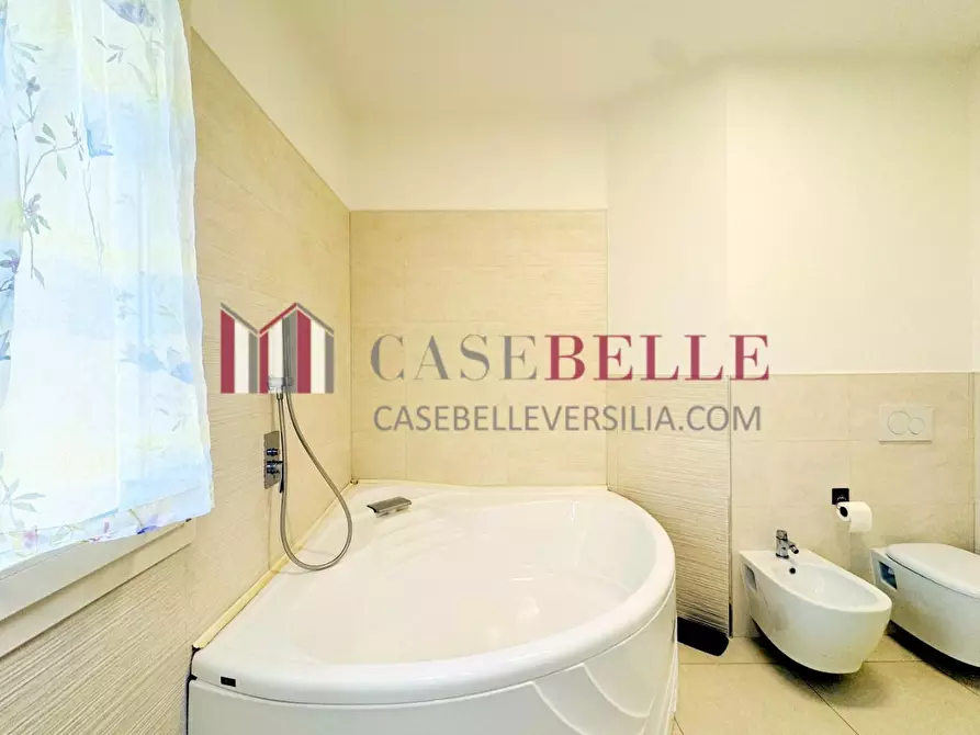 Immagine 47 di Villa in vendita  a Camaiore