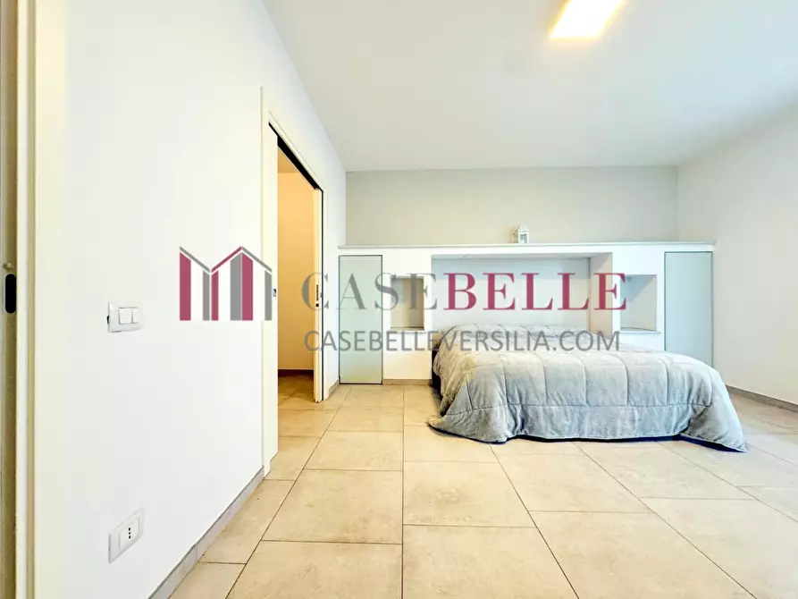 Immagine 43 di Villa in vendita  a Camaiore