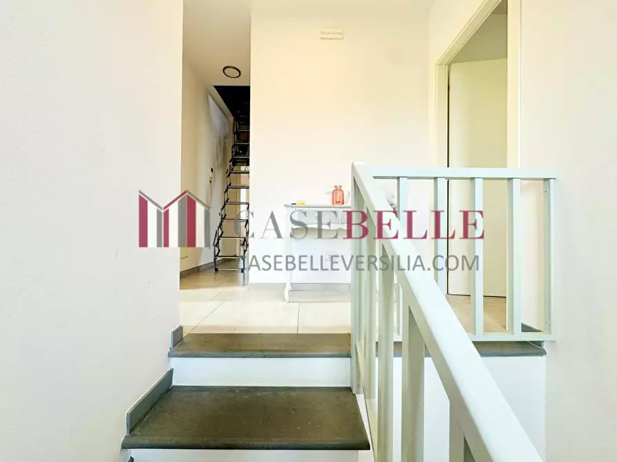 Immagine 28 di Villa in vendita  a Camaiore