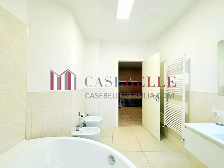 Immagine 48 di Villa in vendita  a Camaiore