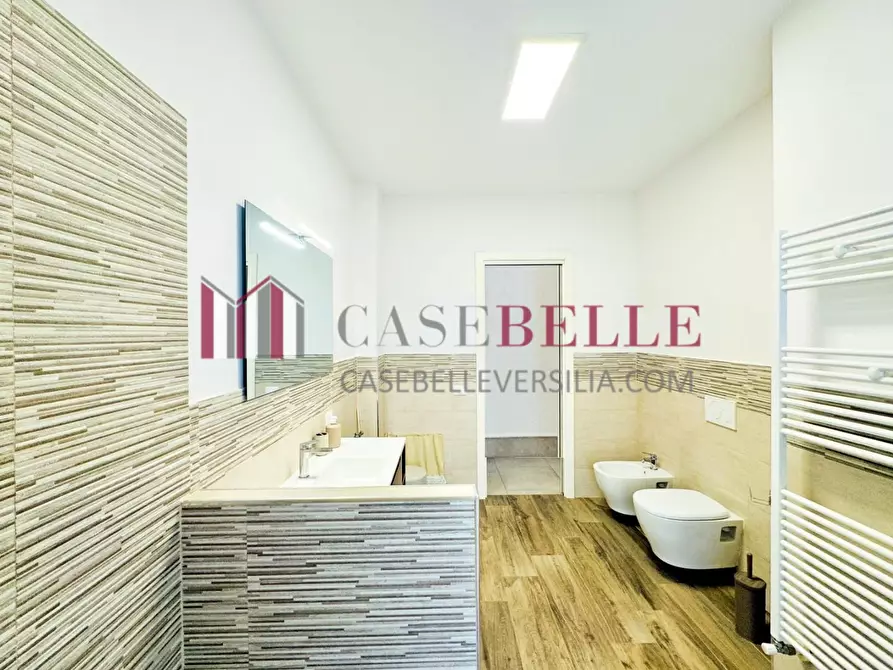 Immagine 39 di Villa in vendita  a Camaiore