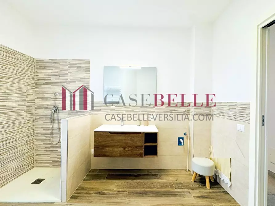 Immagine 37 di Villa in vendita  a Camaiore