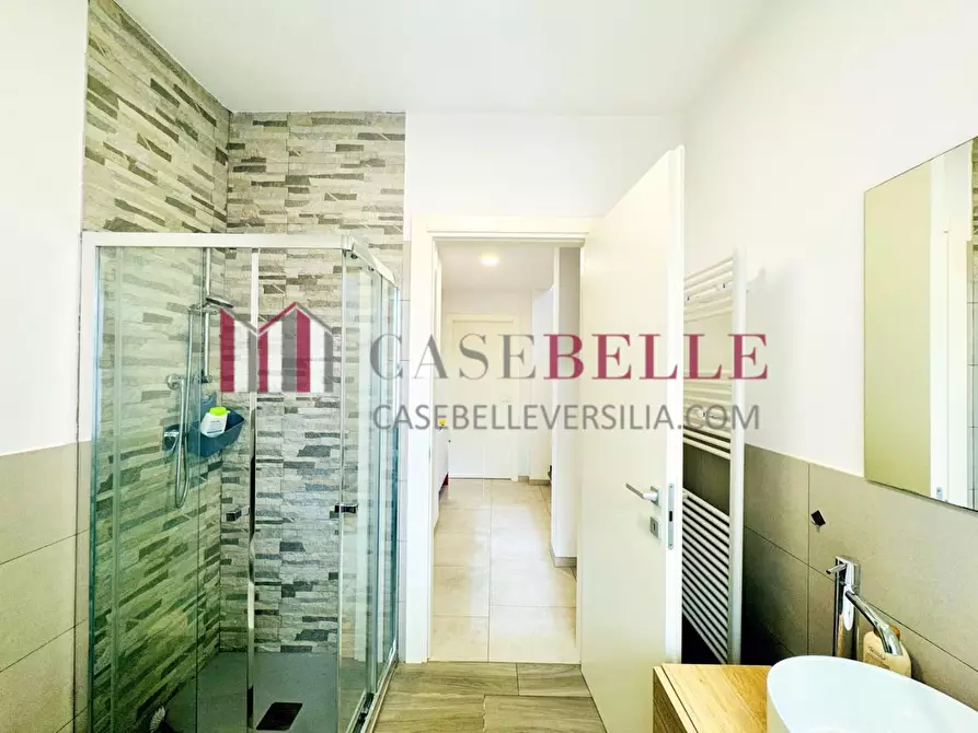 Immagine 22 di Villa in vendita  a Camaiore