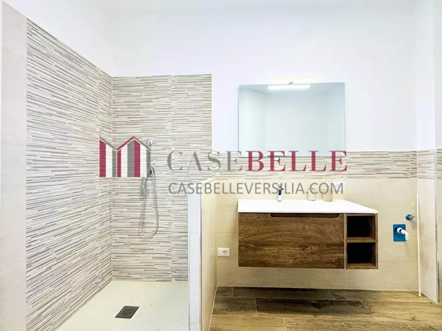 Immagine 38 di Villa in vendita  a Camaiore