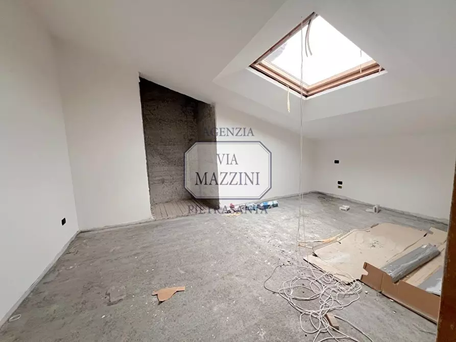 Immagine 14 di Villa in vendita  a Seravezza