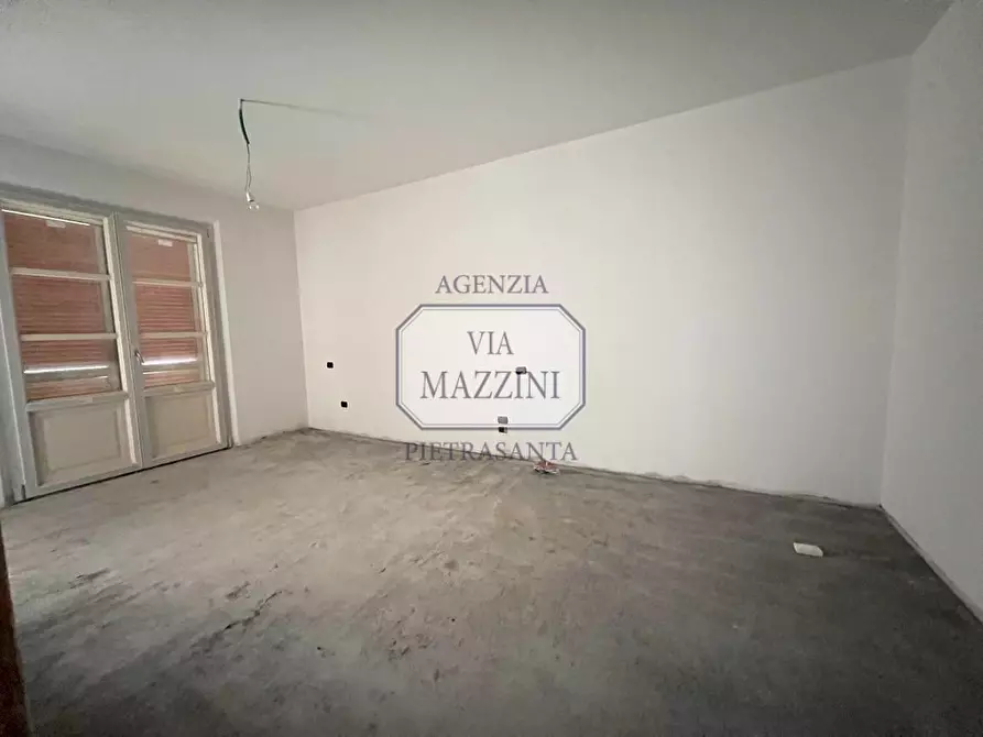 Immagine 8 di Villa in vendita  a Seravezza