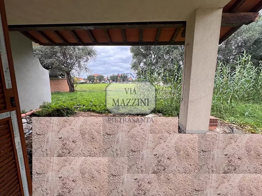 Immagine 6 di Villa in vendita  a Seravezza