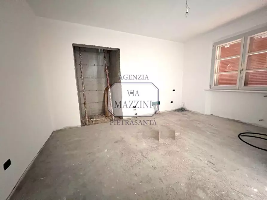 Immagine 10 di Villa in vendita  a Seravezza