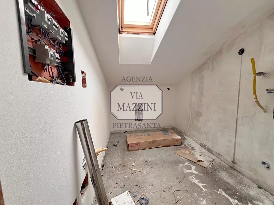 Immagine 16 di Villa in vendita  a Seravezza