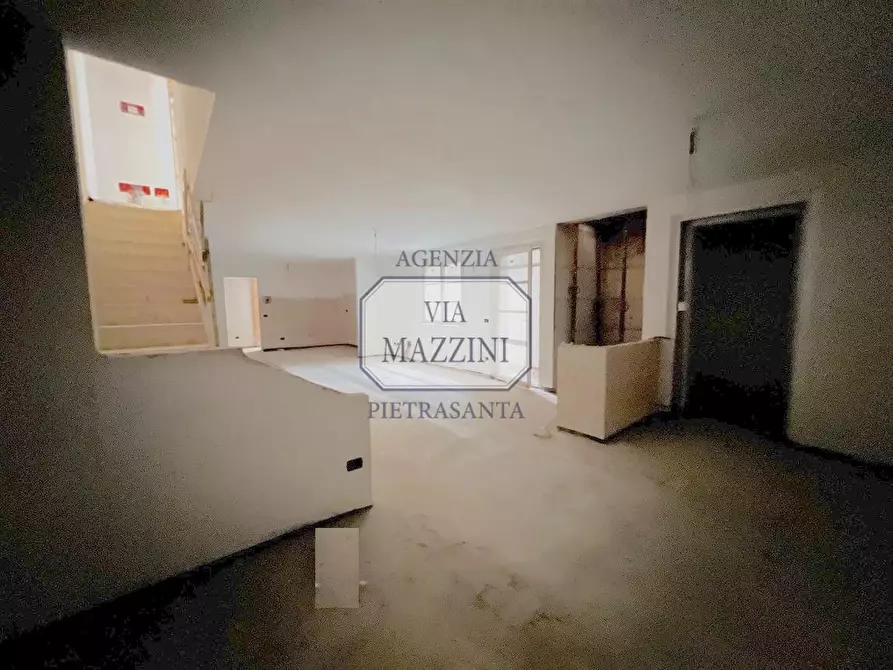 Immagine 19 di Villa in vendita  a Seravezza