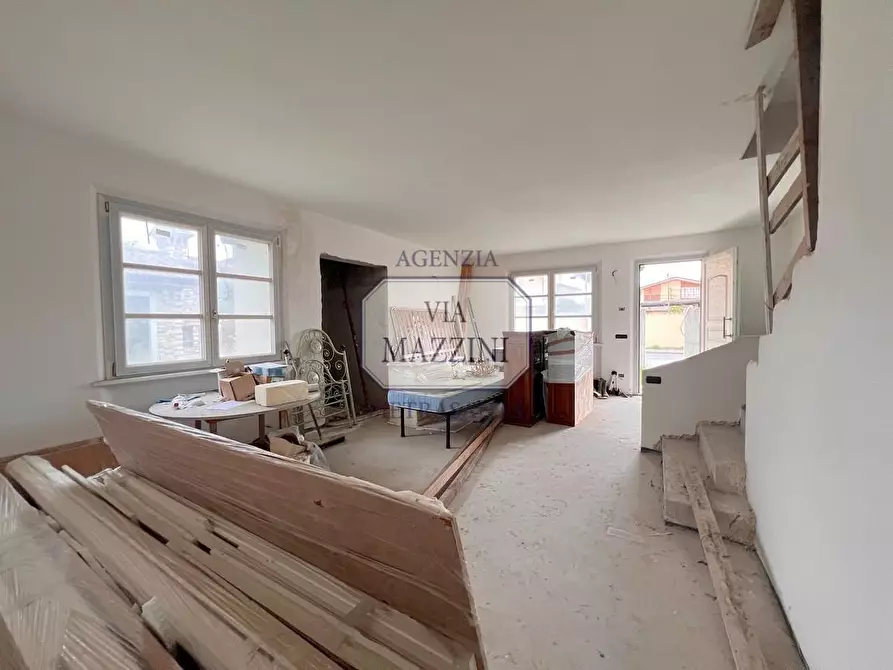 Immagine 3 di Villa in vendita  a Seravezza