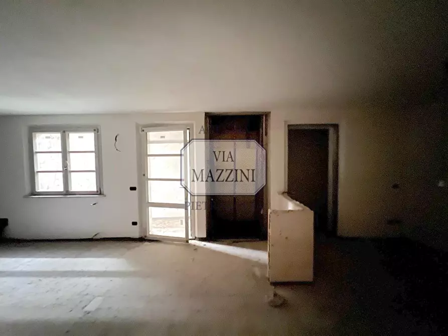 Immagine 20 di Villa in vendita  a Seravezza