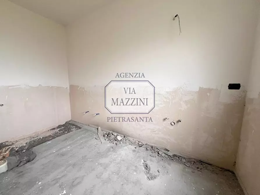 Immagine 9 di Villa in vendita  a Seravezza