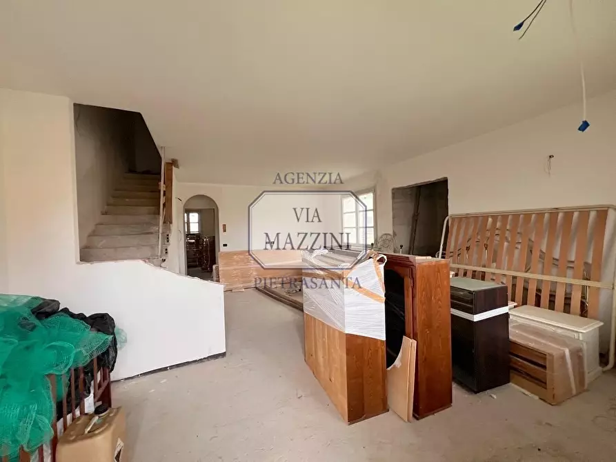 Immagine 2 di Villa in vendita  a Seravezza