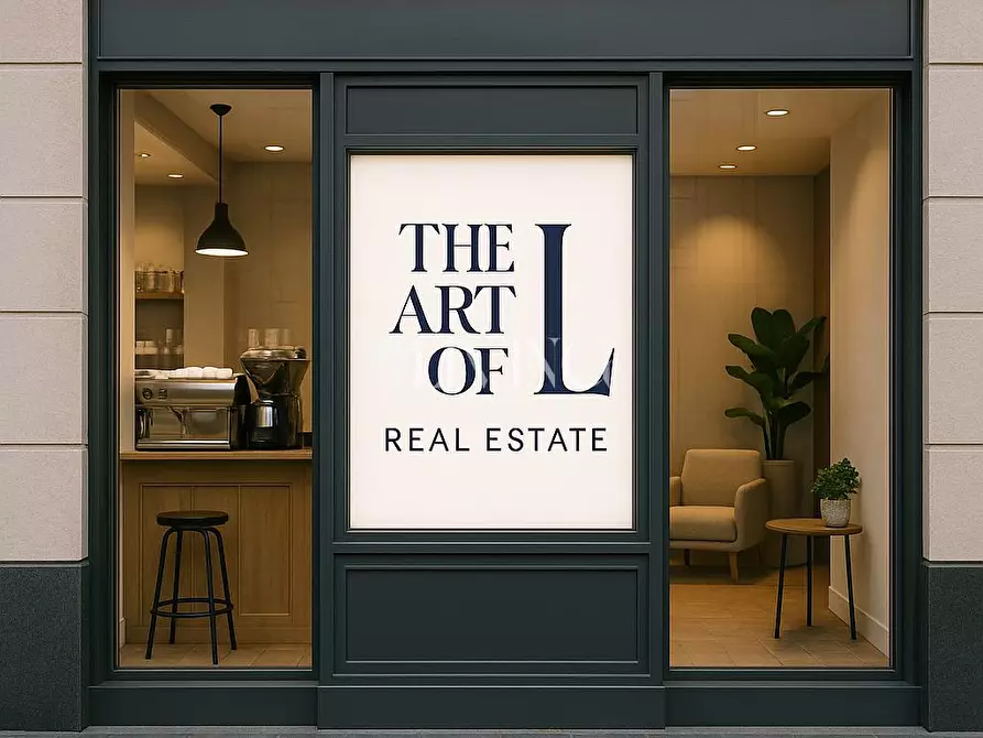 Immagine 15 di Negozio in vendita  a Lucca