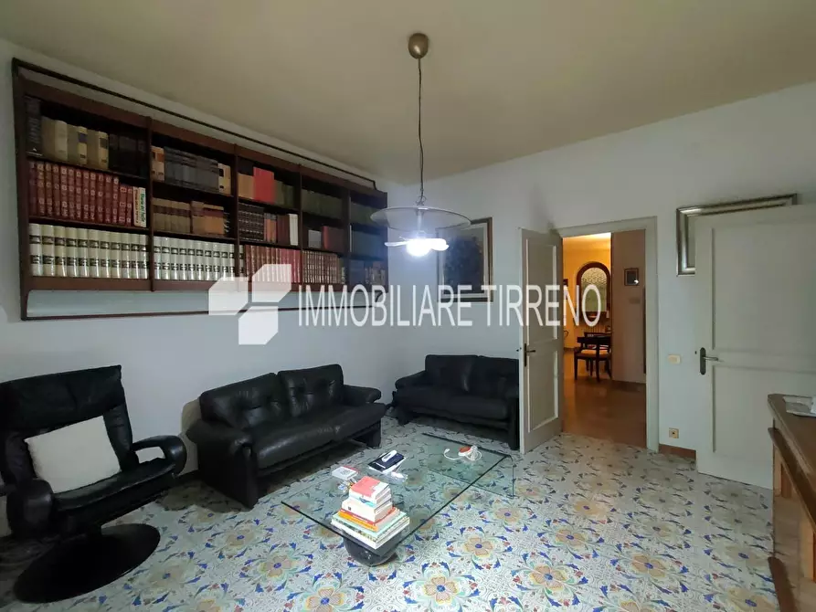 Immagine 10 di Villa in vendita  a Massa