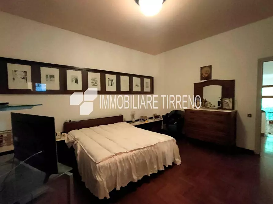 Immagine 15 di Villa in vendita  a Massa