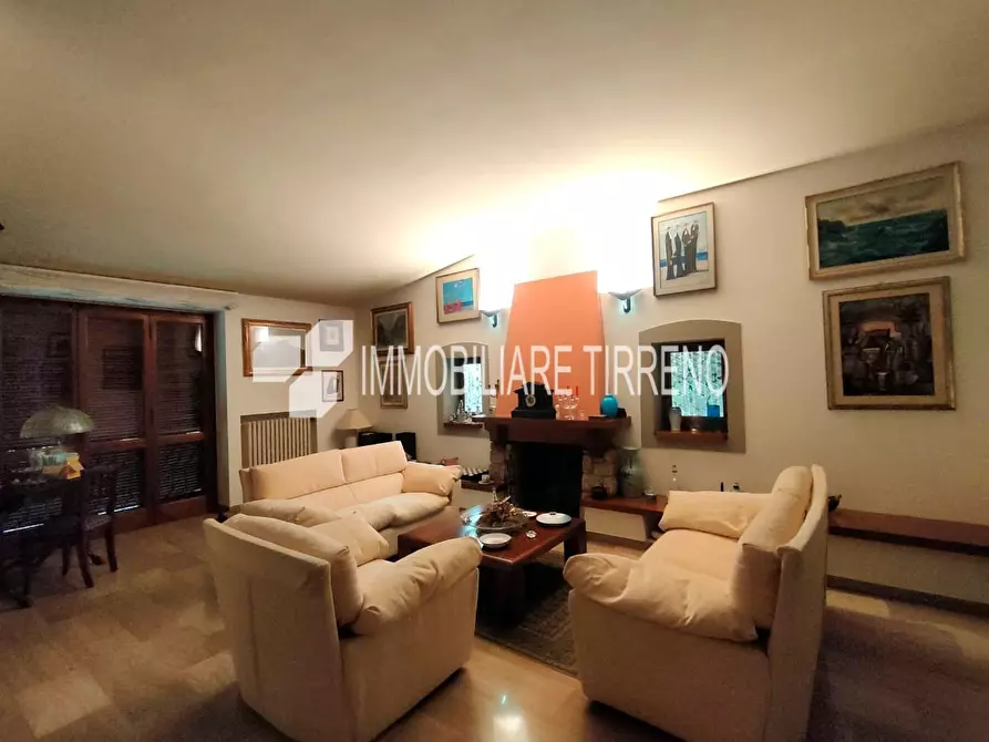 Immagine 4 di Villa in vendita  a Massa