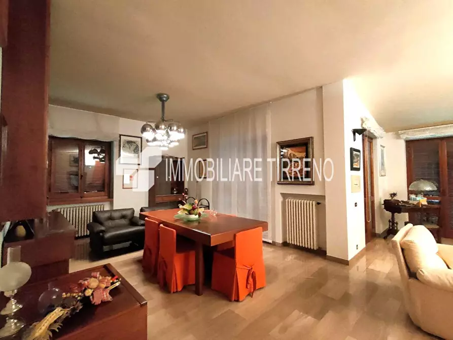 Immagine 5 di Villa in vendita  a Massa