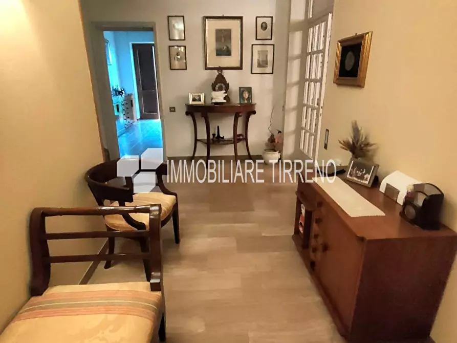 Immagine 2 di Villa in vendita  a Massa