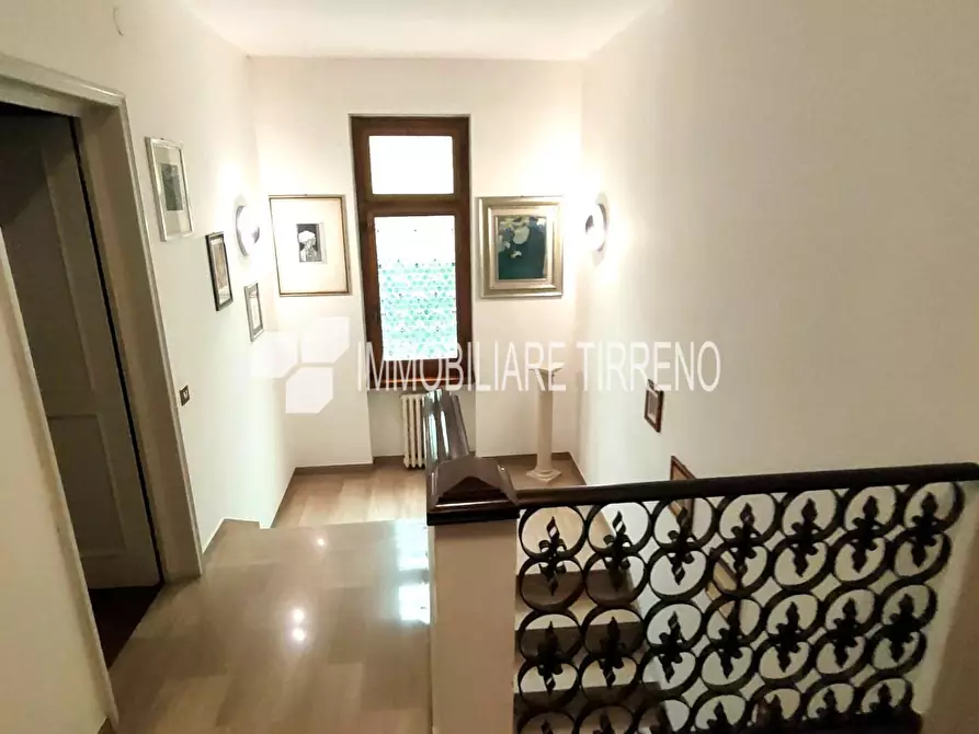 Immagine 14 di Villa in vendita  a Massa