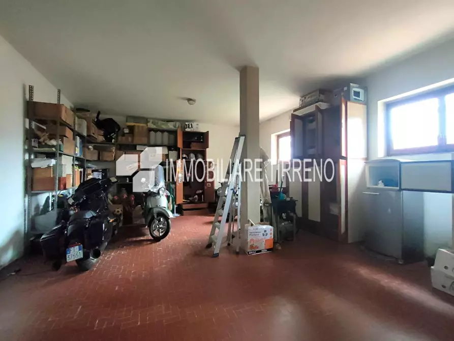 Immagine 17 di Villa in vendita  a Massa