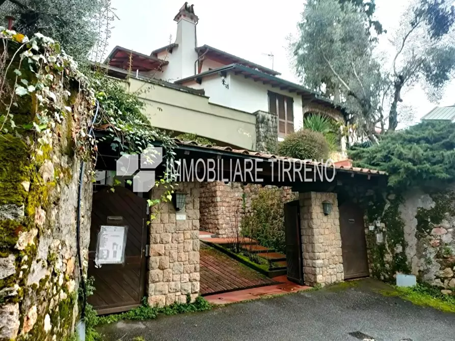 Immagine 1 di Villa in vendita  a Massa