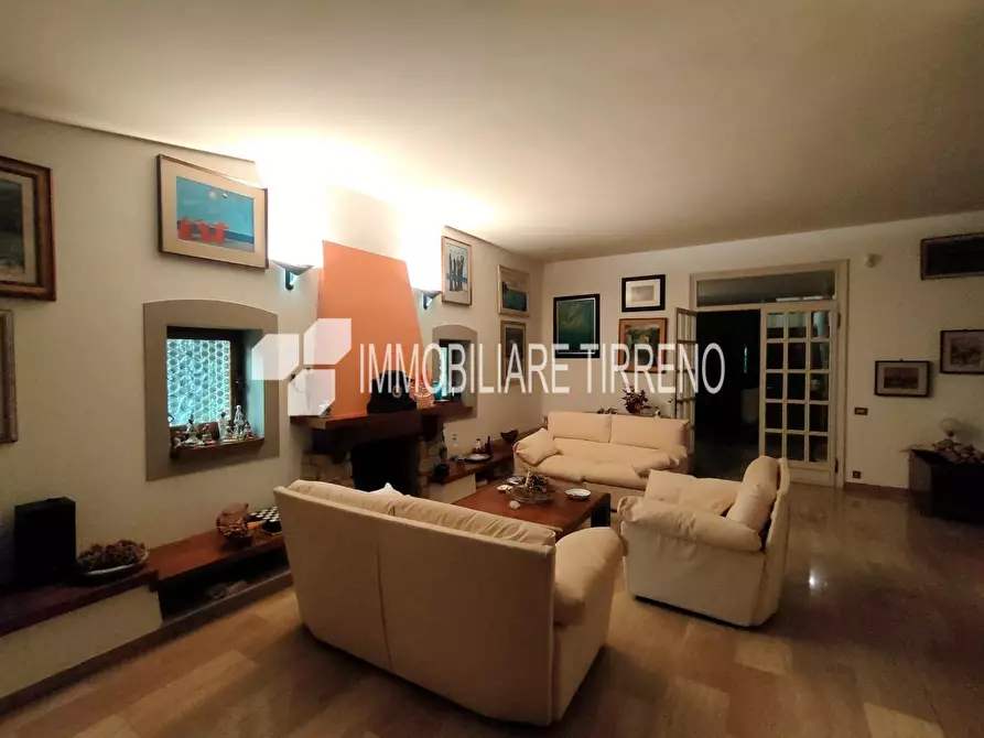 Immagine 3 di Villa in vendita  a Massa