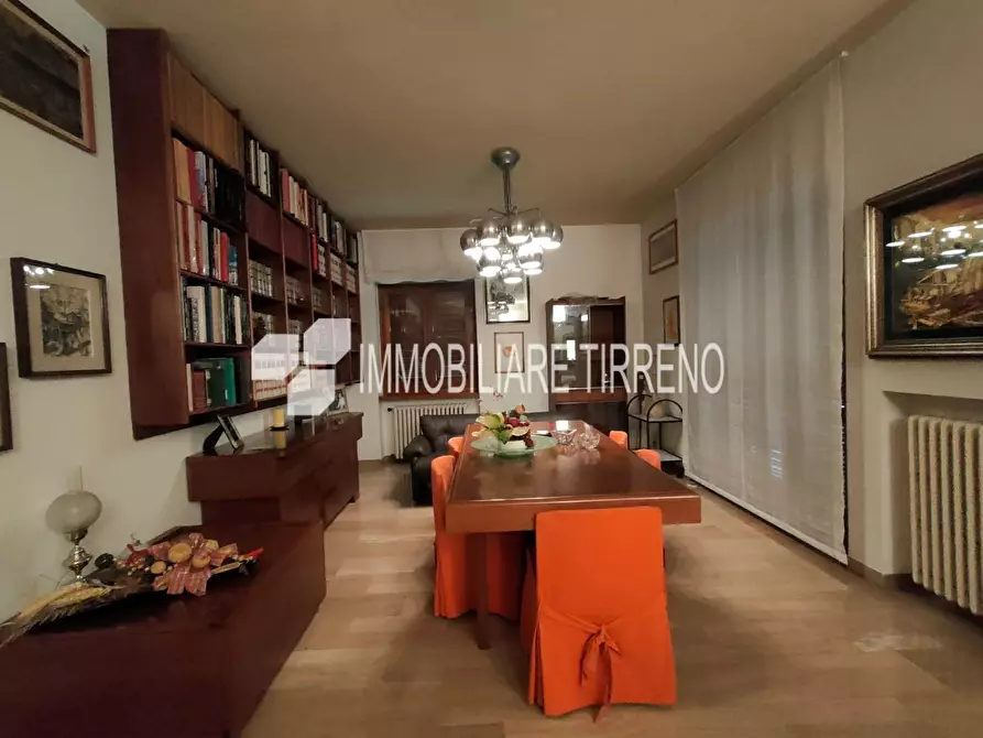 Immagine 6 di Villa in vendita  a Massa