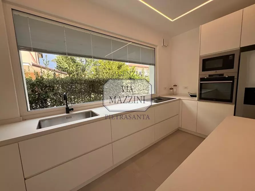 Immagine 10 di Villa in vendita  a Pietrasanta