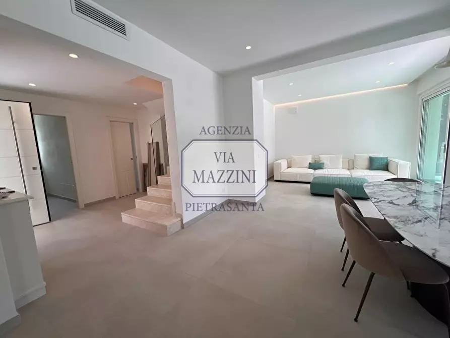 Immagine 11 di Villa in vendita  a Pietrasanta