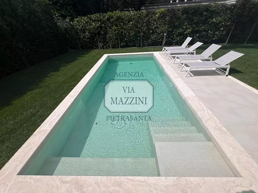 Immagine 5 di Villa in vendita  a Pietrasanta