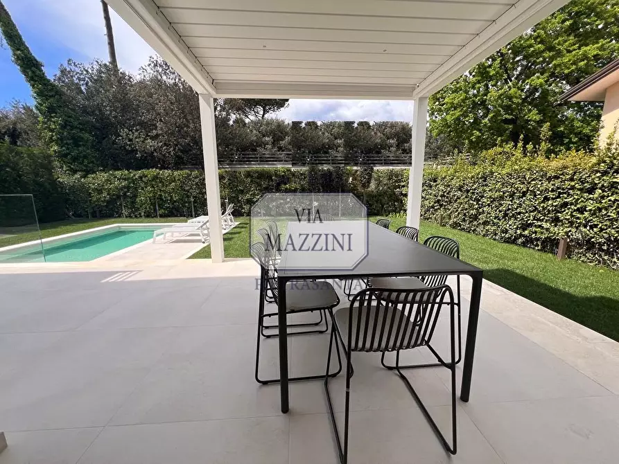 Immagine 7 di Villa in vendita  a Pietrasanta