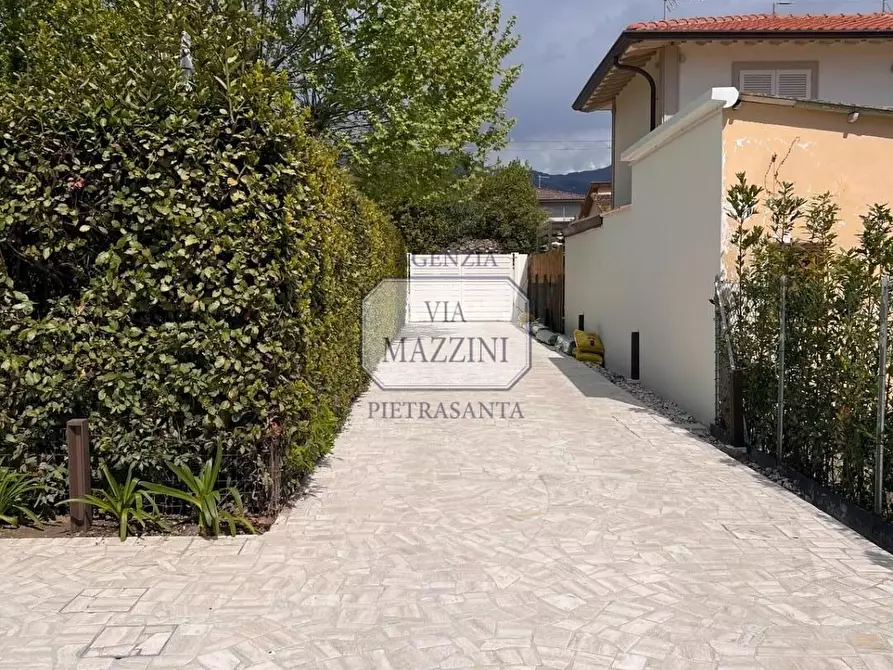 Immagine 31 di Villa in vendita  a Pietrasanta