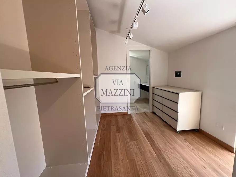 Immagine 19 di Villa in vendita  a Pietrasanta