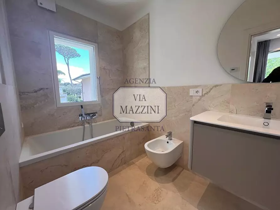 Immagine 30 di Villa in vendita  a Pietrasanta