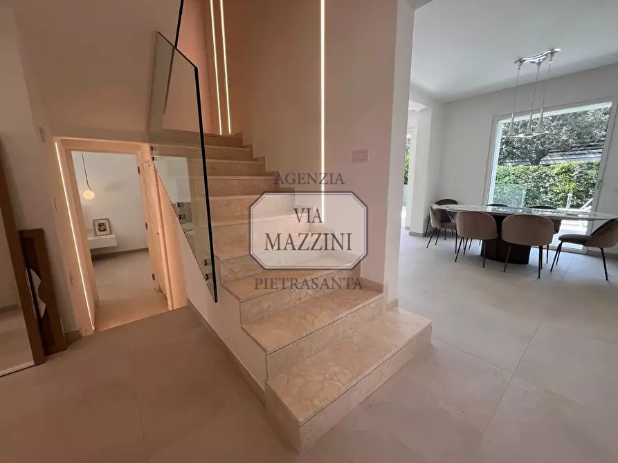 Immagine 17 di Villa in vendita  a Pietrasanta