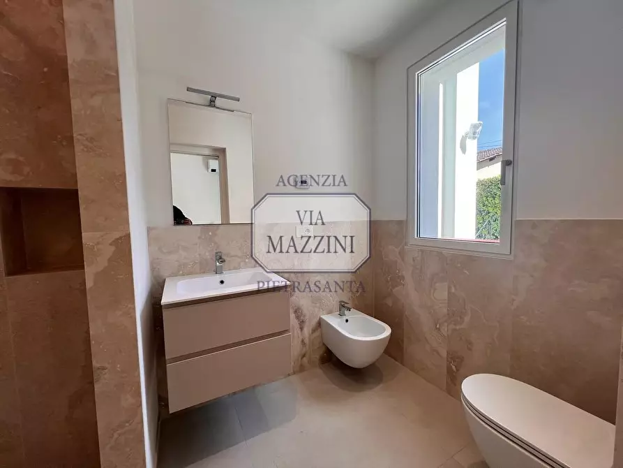Immagine 13 di Villa in vendita  a Pietrasanta