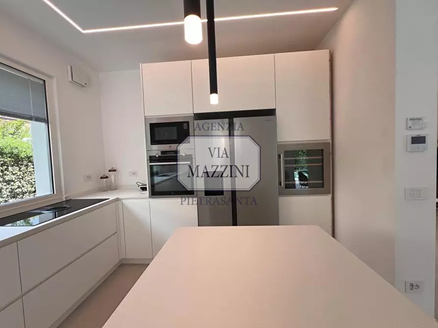 Immagine 9 di Villa in vendita  a Pietrasanta