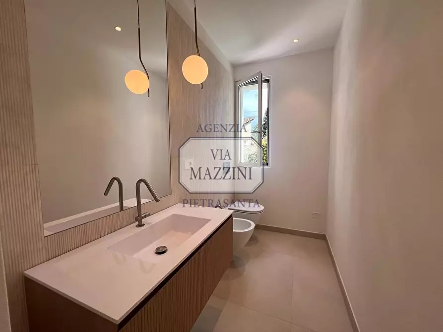 Immagine 16 di Villa in vendita  a Pietrasanta