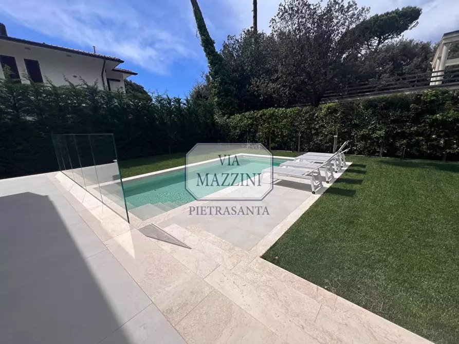Immagine 4 di Villa in vendita  a Pietrasanta