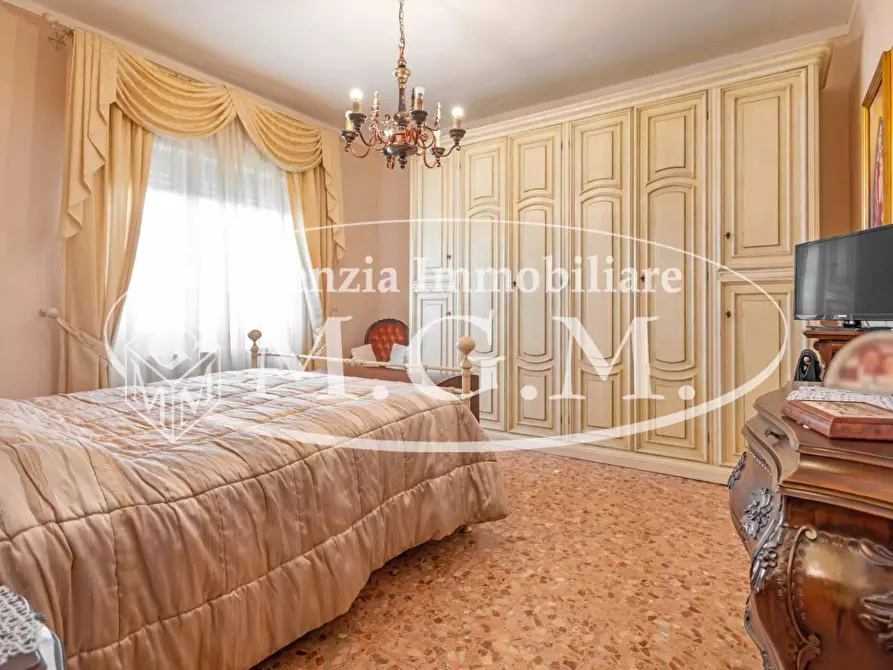 Immagine 10 di Casa indipendente in vendita  a Santa Maria A Monte